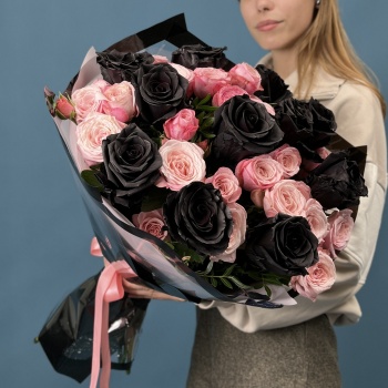 Чёрные розы и кустовые розы