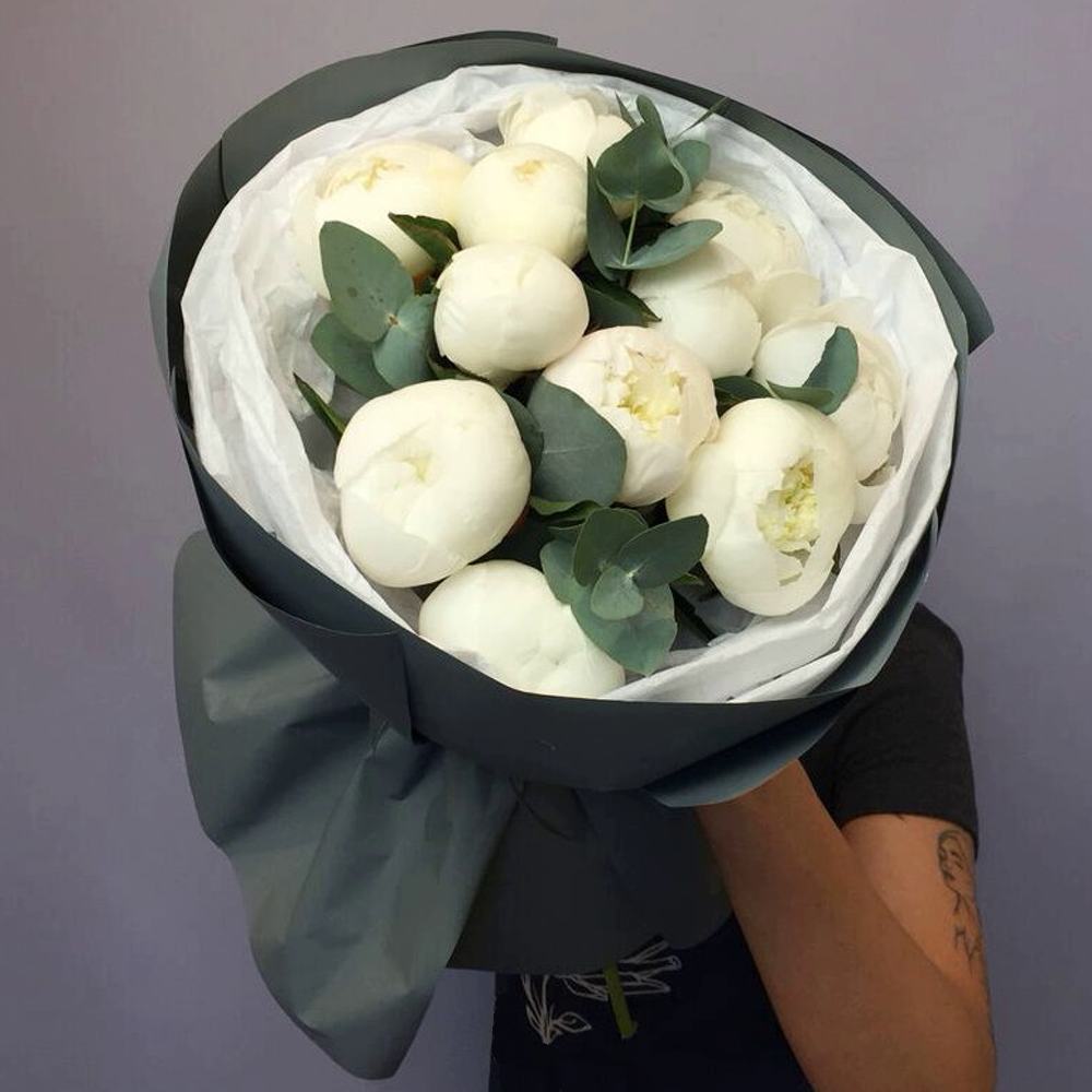 Букет из 11 белых пионов